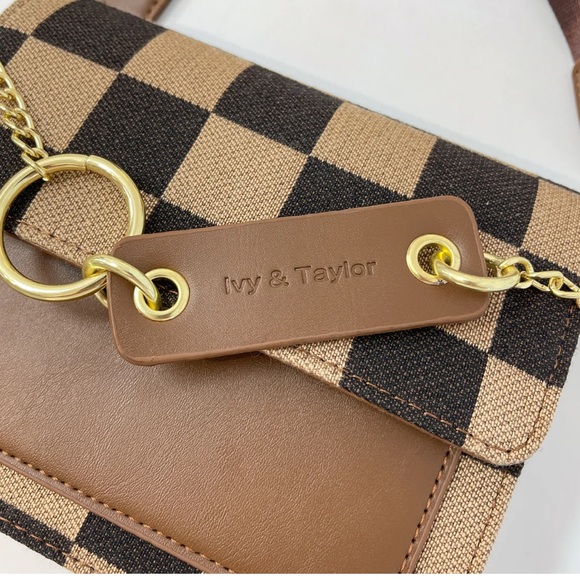 Ivy and Taylor crossbody bag in coffee - Picture 2 of 5